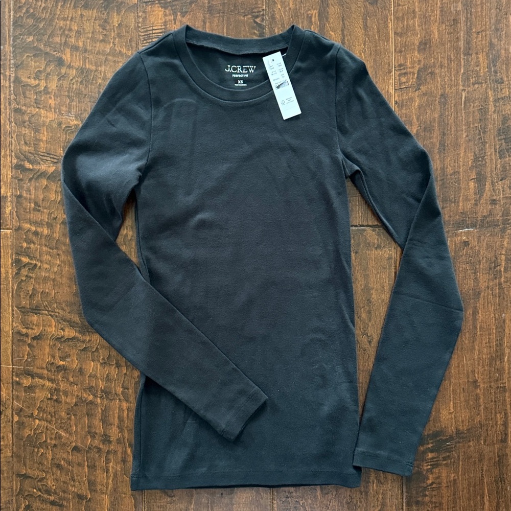 NWT J.Crew Women’s XS Perfect-Fit Long-Sleeve Crewneck T-Shirt Black - Picture 2 of 4